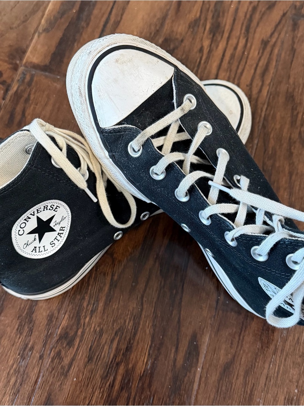 Converse Women’s Chuck Taylor All Star High Top Sneakers - Black. Size 7